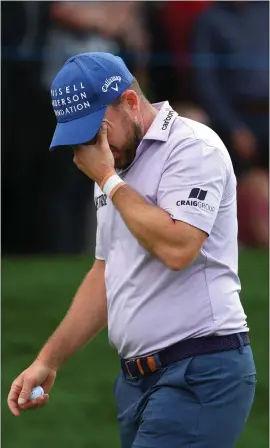  ?? ?? A dejected Richie Ramsay leaves the 18th hole after a double bogey