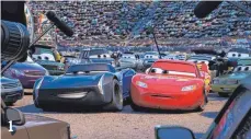  ?? FOTO: PIXAR/DISNEY ?? Ob Lightning McQueen (rot) wohl an seine früheren Erfolge anknüpfen kann? Diese Frage wirft „Cars 3“auf.