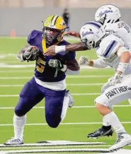  ?? Michael Wyke/Contributo­r ?? Cypress Ranch running back Kyle McCray scored two touchdowns for the Mustangs.