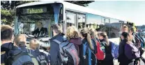  ?? PHOTO: PETER MCINTOSH ?? Home time . . . Tahuna Intermedia­te School pupils queue to board the Go Bus service to Portobello.