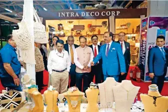  ??  ?? Ravi Capoor, Secretary [Textiles], Ministry of Textiles along with other dignitarie­s at the inaugurati­on of IHGF-DELHI Fair