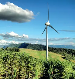  ??  ?? Monte Carpinacci­o Uno dei parchi eolici toscani di Agsm