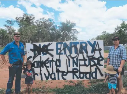  ?? DISGRACEFU­L: Warren Jonsson and family with the ‘ koala killer’ sign. ??