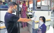  ?? SAMEER SEHGAL/HT ?? A conductor screening a girl before she boards a bus at the Amritsar bus stand on Wednesday.