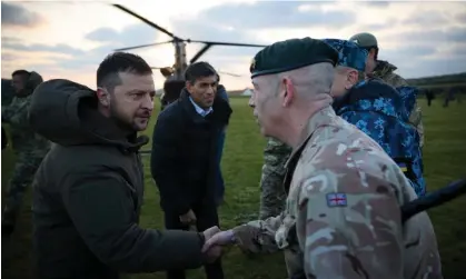  ?? Photograph: EyePress News/Rex/Shuttersto­ck ?? Ukrainian president Volodymyr Zelenskiy, left, and Rishi Sunak meet Ukrainian troops being trained by British forces to use Challenger tanks, in Dorset on 9 February, 2023.