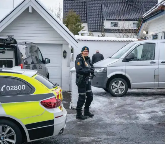  ?? FOTO: HEIKO JUNGE, SCANPIX ?? AVSPERRET: Politiet ransaker og har sperret av boligen til justismini­ster Tor Mikkel Wara på Røa i Oslo.