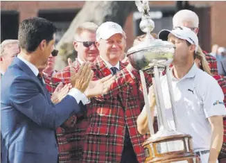  ?? STEVE DykES/AGENCE FRANCE-PRESSE ?? EMILIANo Grillo of Argentina kisses the trophy after winning the Charles Schwab Challenge in a playoff at Colonial Country Club in Fort Worth, Texas on Sunday.