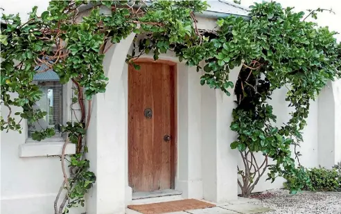  ?? JULIET NICHOLAS ?? The flexible nature of climbers allows them to grow over and around almost anything, as this doorway shows.