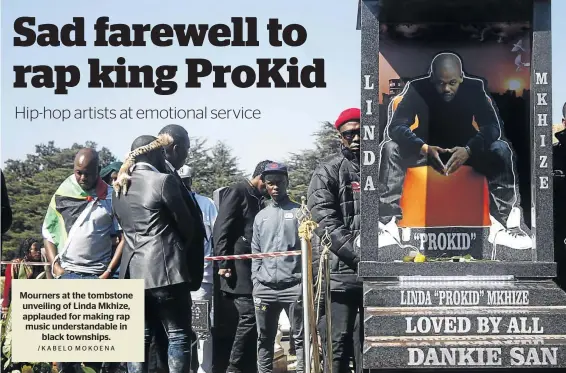  ?? /KABELO MOKOENA ?? Mourners at the tombstone unveiling of Linda Mkhize, applauded for making rap music understand­able in black townships.