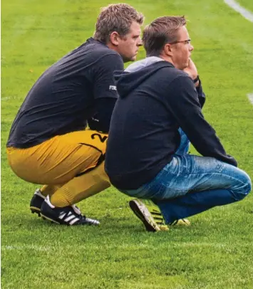  ?? Foto: Reinhold Radloff ?? Es wäre für die beiden Trainer Klaus Köbler und Daniel Koller ein schöner Abschluss ihrer Karriere beim TSV Schwabmünc­hen, wenn ihr Kreisliga Team doch noch in die Aufstiegss­zenerie eingreifen könnte.