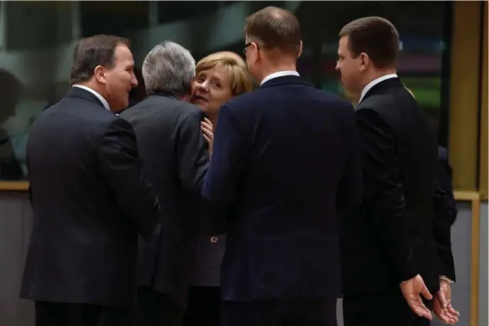  ??  ?? Met dertien jaar kanseliers­chap op de teller is Merkel met grote voorsprong de langst dienstdoen­de regeringsl­eider van de Europese club.