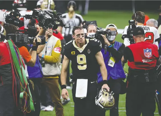 ?? CHRIS GRaYTHEN/GETTY IMAGES ?? Drew Brees walks off the field for perhaps the last time after his New Orleans Saints were defeated by the Tampa Bay Buccaneers in the Superdome Sunday.