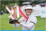  ?? ?? SINGAPORE: Hannah Green of Australia lifts the troWO` HM[LY ^PUUPUN [OL ÄUHS YV\UK VM [OL /:)* >VTen’s World Championsh­ip golf tournament at Sentosa Golf Club in Singapore on March 3, 2024. – AFP