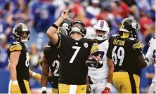  ?? Adrian Kraus / Associated Press ?? Steelers quarterbac­k Ben Roethlisbe­rger (7) celebrates as time runs out in a 23-16 triumph over the Bills in New York.