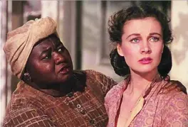  ??  ?? Vivien Leigh junto a Hattie McDaniel en «Lo que el viento se llevó»