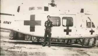  ?? Courtesy Le family 1971 ?? Hung Le, An Le’s father and TaeVeon Le’s grandfathe­r, with his helicopter in South Vietnam