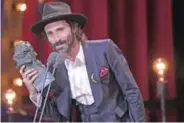  ??  ?? Spanish singer Leiva receives the best original song award for ‘La Llamada’ (Holy Camp!).