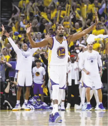  ?? Carlos Avila Gonzalez / The Chronicle ?? Kevin Durant, whom the Warriors signed as a free-agent in the offseason and won the Finals Most Valuable Player award, begins the celebratio­n during the fourth quarter of the Game 5 victory.