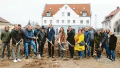  ?? Foto: Franz Issing ?? Der Spatenstic­h für das neue Wohnheim für Behinderte an der Wilhelm-Eiselin-Straße in Mindelheim ist erfolgt.