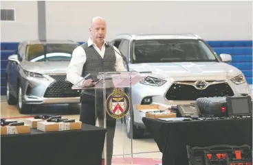  ?? NATHAN DENETTE / THE CANADIAN PRESS ?? Supt. Steve Watts, of Organized Crime Enforcemen­t for the Toronto Police Service,
shares details of recent auto theft investigat­ions in Toronto on Wednesday.