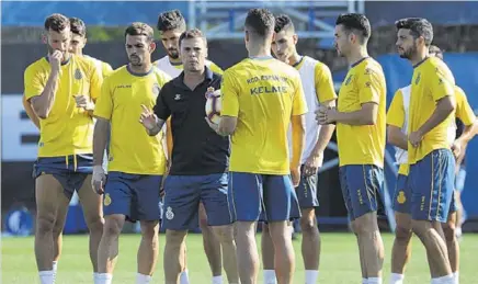  ??  ?? El equipo de Rubi visita al Huesca en El Alcoraz con la ambición de lograr la primera victoria fuera de Cornellà-El Prat //RCDE