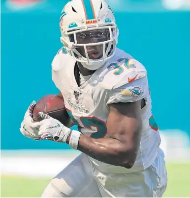  ?? JOHN MCCALL/SUN SENTINEL ?? Kenyan Drake may be the Dolphins’ most valuable trade asset not named Xavien Howard. Whether Drake remains with the Dolphins through Tuesday’s NFL trade deadline, however, could be another story.