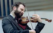  ??  ?? Appassiona­to Il violinista russo Ilya Gringolts, 35 anni