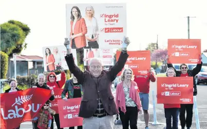  ?? PHOTO: PETER MCINTOSH ?? Red heart . . . Former Dunedin South MP and deputy prime minister Sir Michael Cullen was out campaignin­g for Labour in Mosgiel last night.