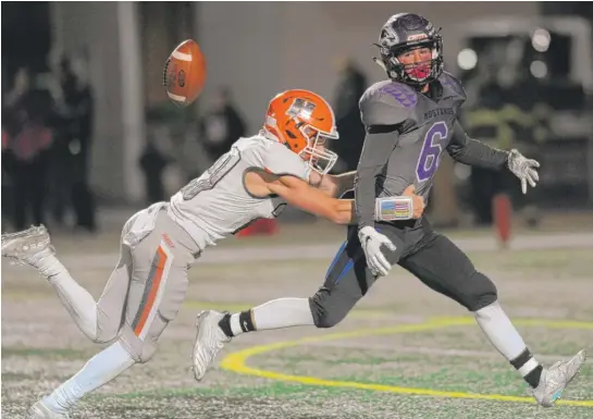  ?? MARK WELSH/DAILY HERALD ?? Hersey’s Vince Carso (left) breaks up a pass intended for Rolling Meadows’ Jordan Wiles at the start of the second quarter Friday night in Rolling Meadows.