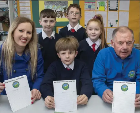  ?? Photo by Domnick Walsh ?? Ryan Murphy, front centre, launching the 24-hour fasting fundraiser for the Kerry Hospice in memory of his late, much-loved father Jim Murphy; with fellow Ballincros­sig pupils Dean Buckley, Aodhan Slattery, Zoe McAuliffe, Principal Dianne Crean and Hospice Chairperso­n Joe Hennebery.