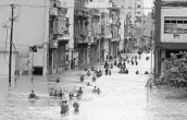  ?? RAMON ESPINOSA/ASSOCIATED PRESS ?? People move through flooded Havana streets Sunday after the passage of Hurricane Irma.