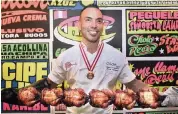  ?? C.M. GUERRERO EL NUEVO File Photo ?? Peruvian Chef Juan Chipoco holding his spit-roasted chicken at his restaurant in downtown Miami called Pollos y Jarras.