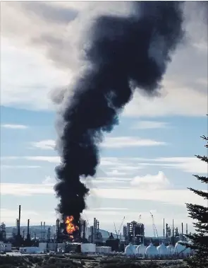  ?? NATE GUIMOND CANADIAN PRESS HANDOUT ?? A fire and plume of smoke rise from an Irving Oil refinery after an explosion Monday.