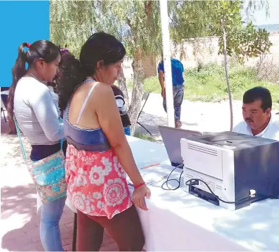  ?? Mónica González ?? Salud. Se instalarán módulos en varias partes de Purísima para renovar el Seguro Popular./Fotos: