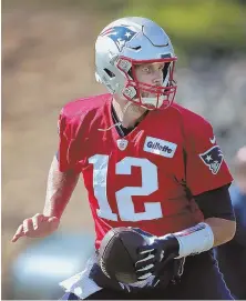  ?? STAFF PHOTO BY NANCY LANE ?? LOOKING TO MAKE A MOVE: Tom Brady and the Patriots will try to avoid falling into a deep hole in the AFC East when they host the unbeaten Dolphins tomorrow.