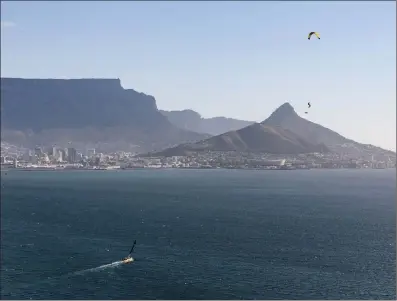  ?? YDWER
HEIDE / TEAM BRUNEL ?? THANKS FOR THE LIFT: Dane Nick Jacobsen, 30, broke the world Tow-Up kiteboardi­ng record this week.