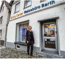 ?? Foto: Rudi Penk ?? Ina Barth vor dem Giengener Stammhaus.