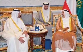  ??  ?? KUWAIT: His Highness the Amir Sheikh Sabah Al-Ahmad Al-Jaber Al-Sabah meets with visiting Bahraini Minister of Energy Sheikh Mohammad bin Khalifa bin Ahmad Al-Khalifa. —Amiri Diwan and KUNA photos