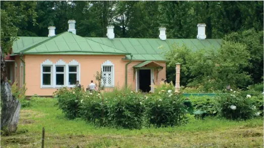  ??  ?? Green thoughts: Chekhov’s home at Melikhovo. The writer adored his roses, silver birches, conifers – and his cherry orchard