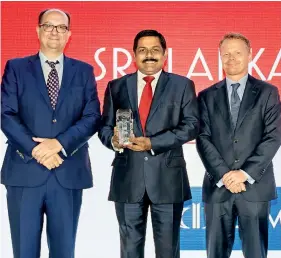  ??  ?? Commercial Bank’s CEO designate S. Renganatha­n (centre) with the Euromoney award