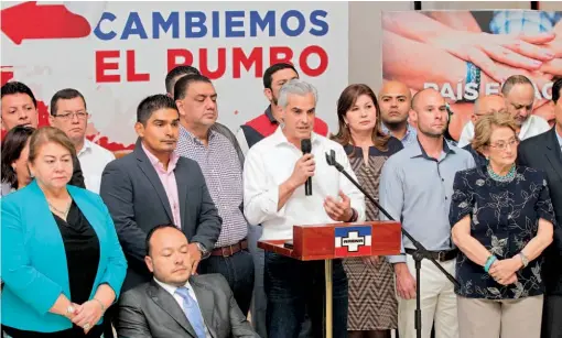  ??  ?? Enfocados en otros temas. Por ahora lo de una coalición de ARENA con GANA para los miembros del tricolor no es de suma importanci­a como lo es la seguridad.