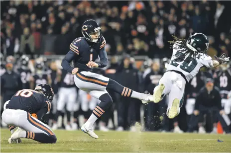  ?? Getty ?? Cody Parkey attemps a field goal for Chicago Bears against Philadelph­ia Eagles; below, Philip Rivers of Los Angeles Chargers