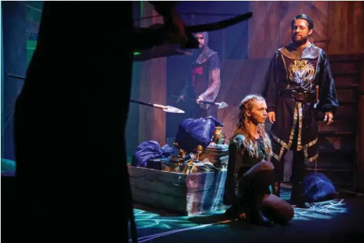  ?? ARKIVFOTO: TOR HØVIK ?? BYDELENS TEATER: Fra forestilli­ngen «Robin Hood» ved Fyllingsda­len teater. «Vi vil fryktelig gjerne kunne satse mer på produksjon­er som kanskje ikke nødvendigv­is blir store publikumss­uksesser, men som likevel er verdifulle kulturoppl­evelser som barn og unge bør få sjansen til å få med seg», skriver Ane Berentsen og Jørn Kvist.