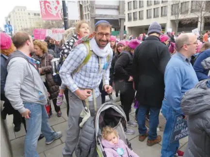  ?? (Ron Kampeas) ?? JOSH WEINBERG, president of the Associatio­n of Reform Zionists of America, and his daughters at the Women’s March on Washington.