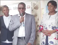  ?? ?? Eswatini Nazarene Health Institutio­ns CEO Benjamin Simelane (C) making his remarks.