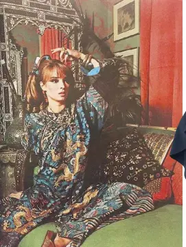  ?? ?? Talitha in a Chinese robe, 1968 @vogue
