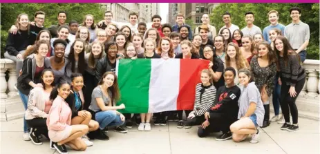  ?? | TODD ROSENBERG ?? Members of the Chicago Children’sChoir’sVoice of Chicago ensemble pose with the flag of Italy before embarking on a tour of the country.
