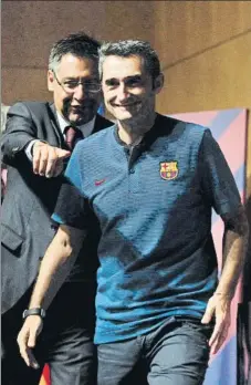  ?? FOTO: P. MORATA ?? Bartomeu, con Valverde La junta prioriza el interés deportivo