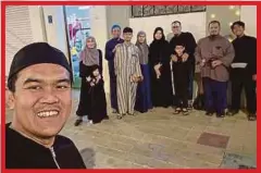  ?? ?? MOHD Alfishahri­n selesai solat Tarawih di Qatar.