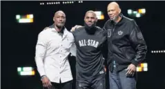  ?? ?? Los tres máximos anotadores en la historia de la NBA posaron para el recuerdo.